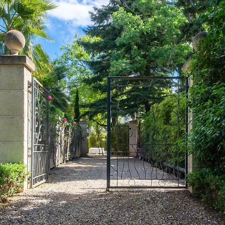 Sleeps 12 With Pool And Wifi Caux