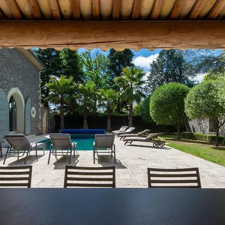 Sleeps 12 With Pool And Wifi Villa